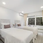 Modern With Pool And Garage By Soulplaces Vila *