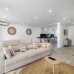 Vila Modern With Pool And Garage By Soulplaces *
