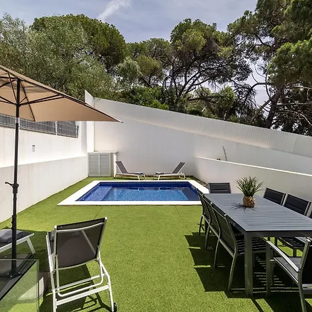 Modern With Pool And Garage By Soulplaces *