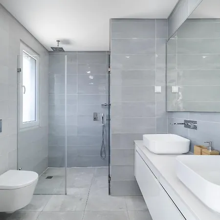 Villa Modern With Pool And Garage By Soulplaces Sobreda