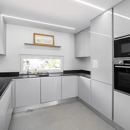 Villa Modern With Pool And Garage By Soulplaces