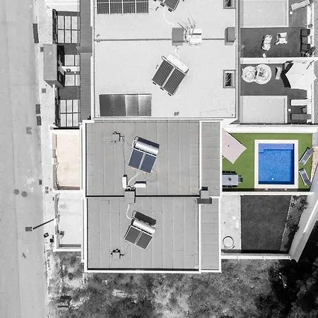 Modern With Pool And Garage By Soulplaces Villa Sobreda